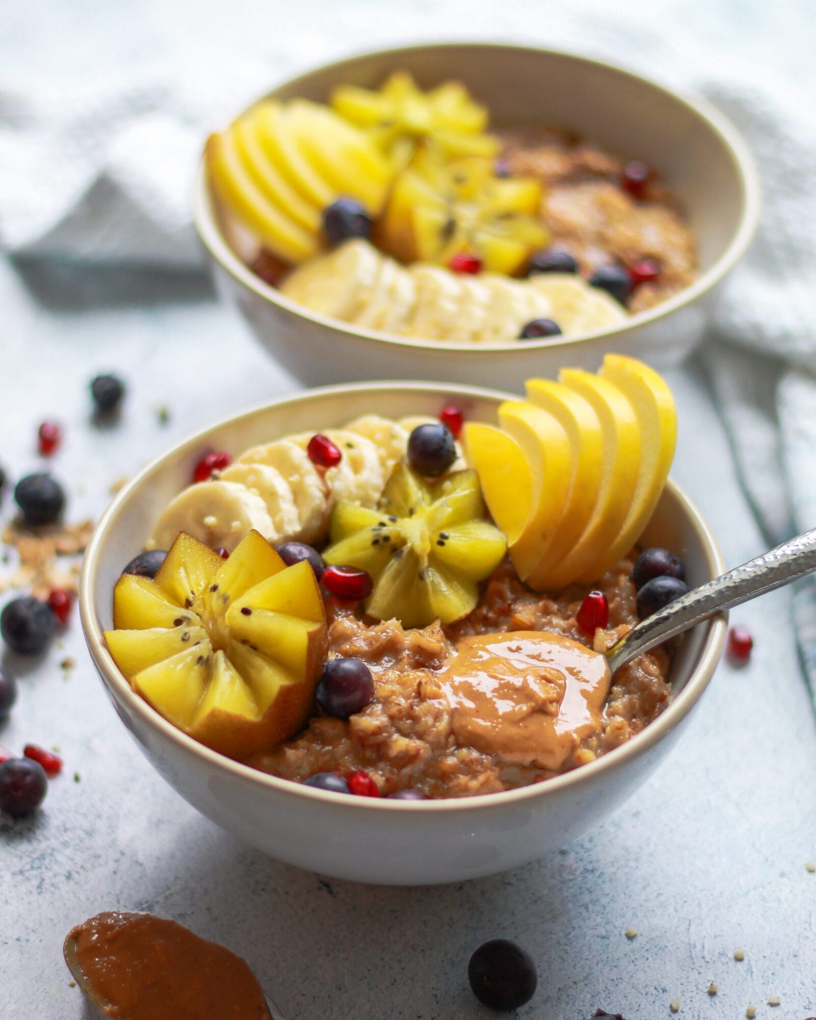 https://thebananadiaries.com/wp-content/uploads/2019/01/vegan-oatmeal-bowls8-1600x2000.jpg