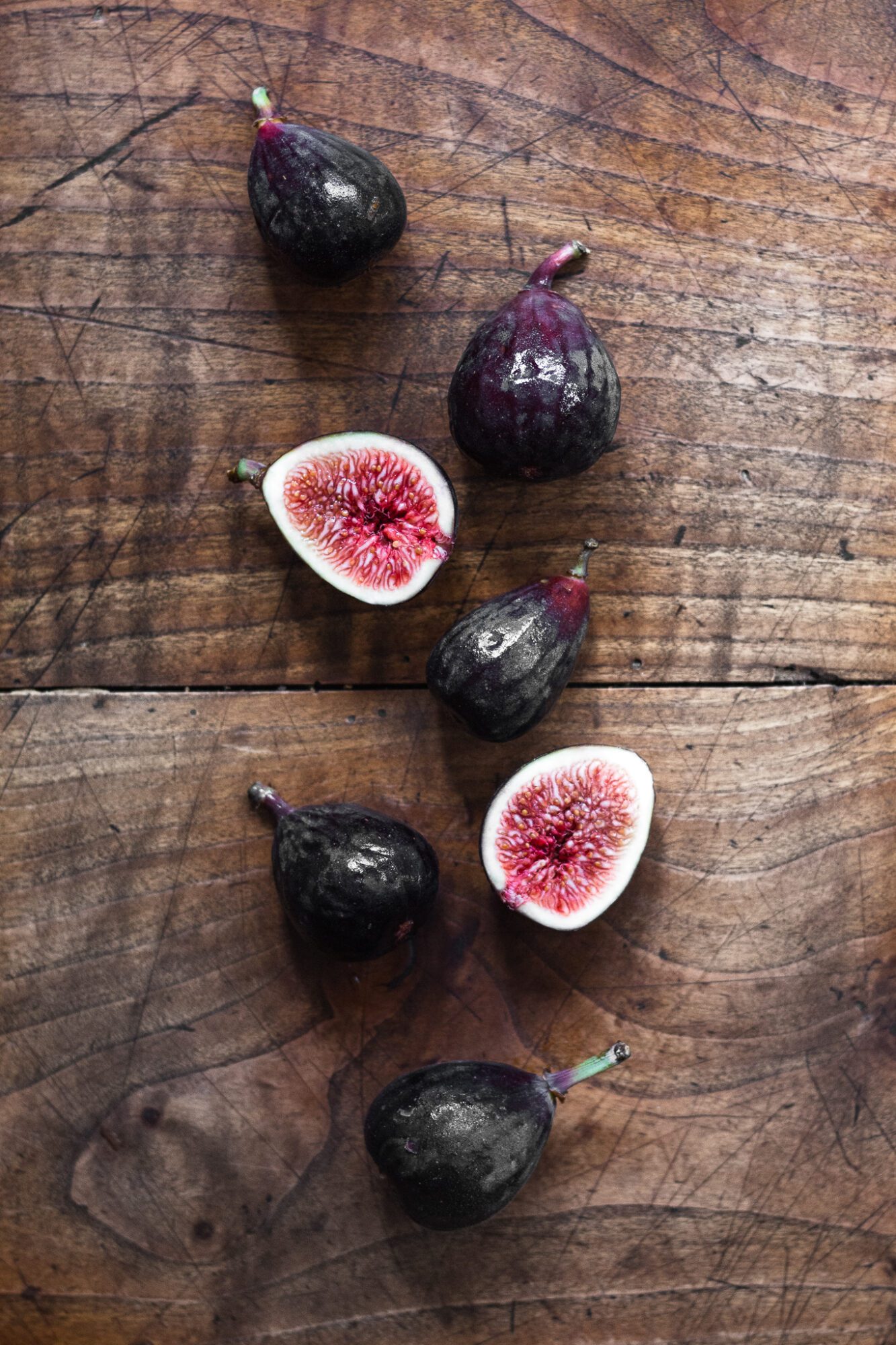 fresh figs on wooden table