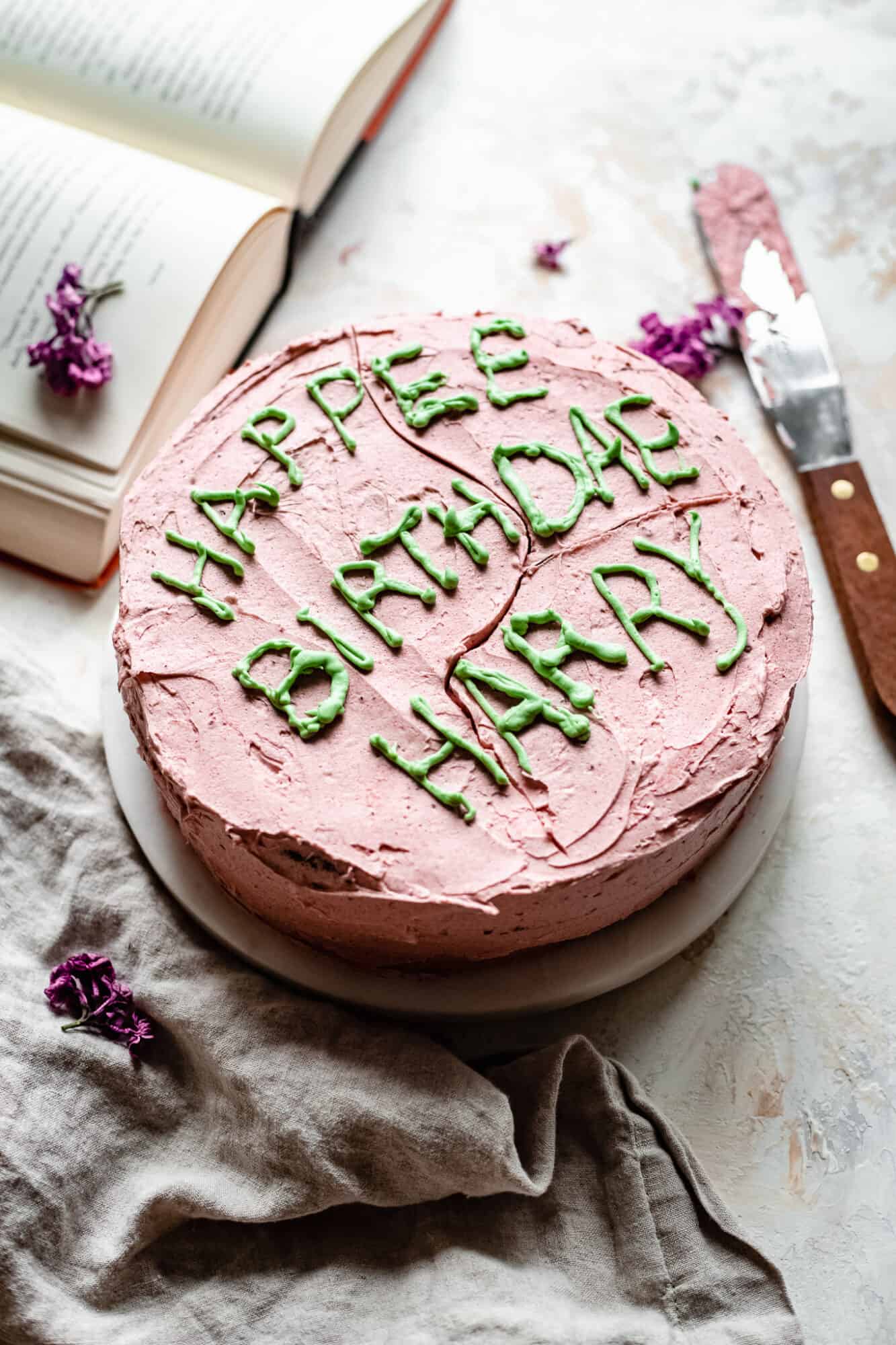 Easy Harry Potter Birthday Cake to Make at Home - Vegan Harry Potter BirthDay Cake 3861 1333x2000