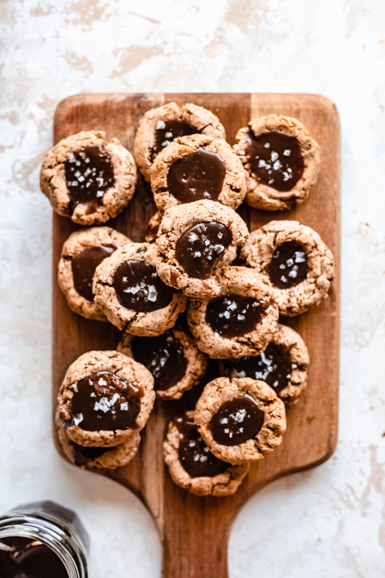 Vegan Salted Caramel Thumbprint Cookies (Paleo) | The Banana Diaries