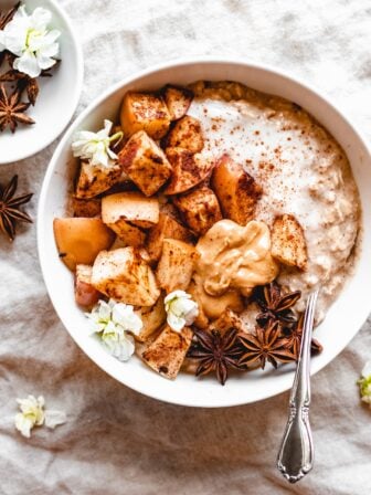 bowl of vegan apple pie overnight oats