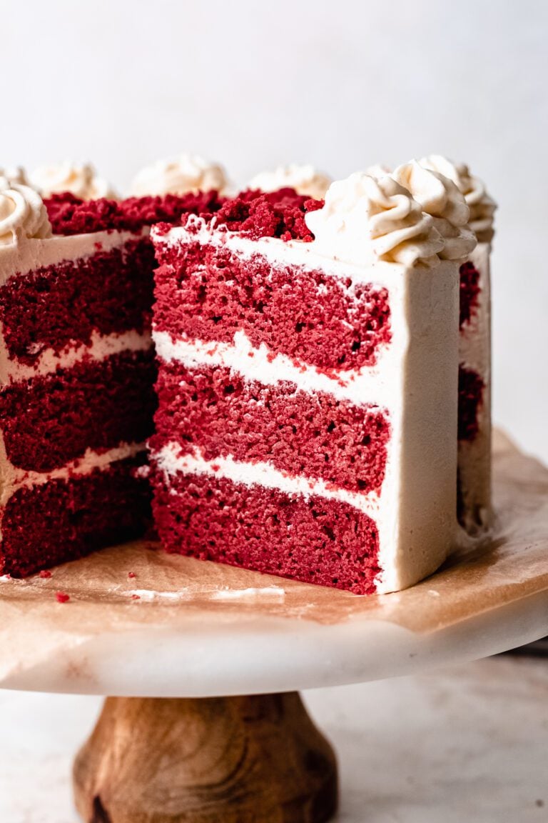 Red velvet cake with fruit - FunCakes