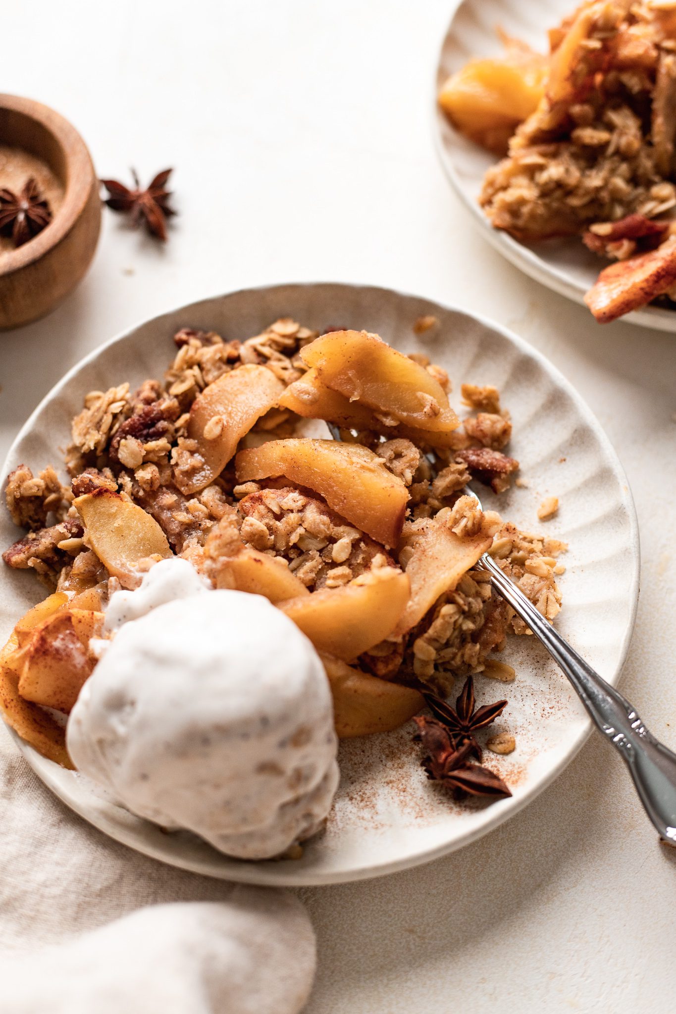 Quick & Easy Vegan Apple Crisp Recipe (No Sugar Added!) The Banana