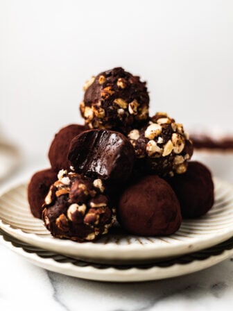 EASY Vegan Chocolate Truffles (4 Ingredients!)