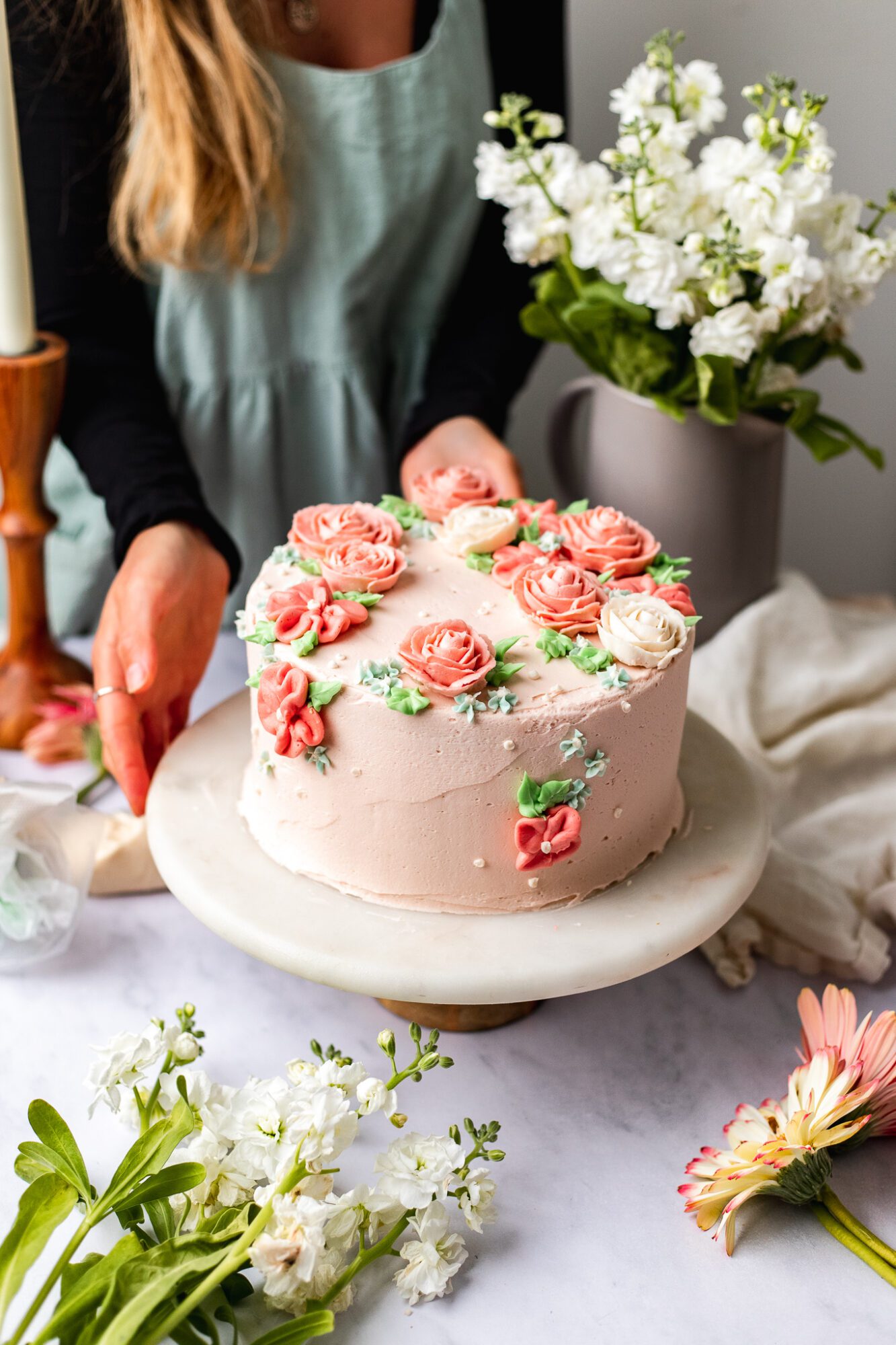 Easy Buttercream Flower Cake (How to make buttercream flowers!) The