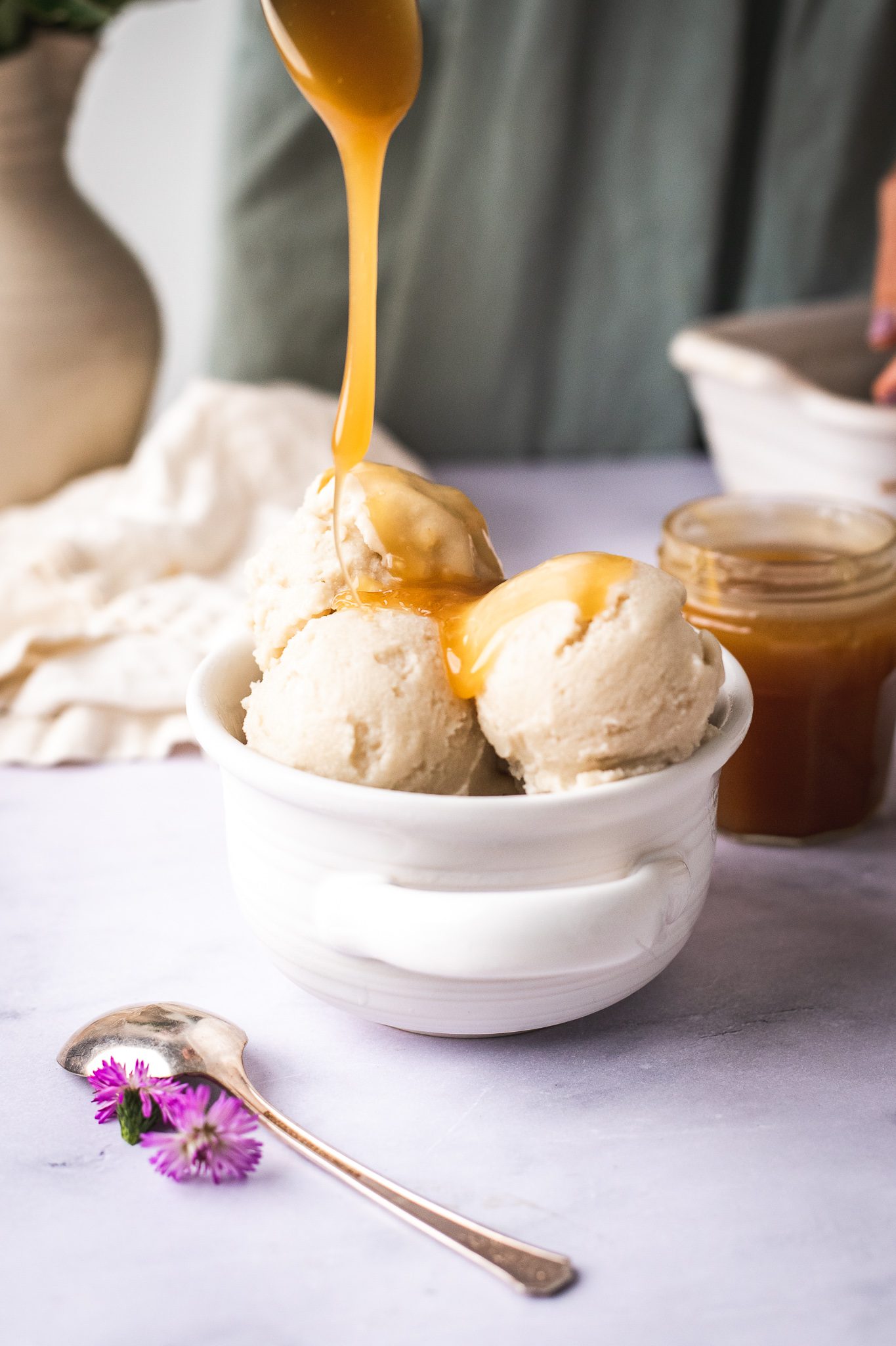 Nut Free Vegan Vanilla Ice Cream Recipe (Oat Milk Based!) The Banana Diaries