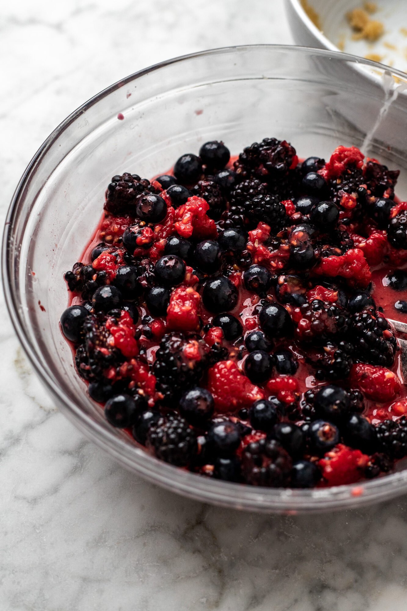 Quick & Easy Triple Berry Crumble Bars (Gluten Free) The Banana Diaries