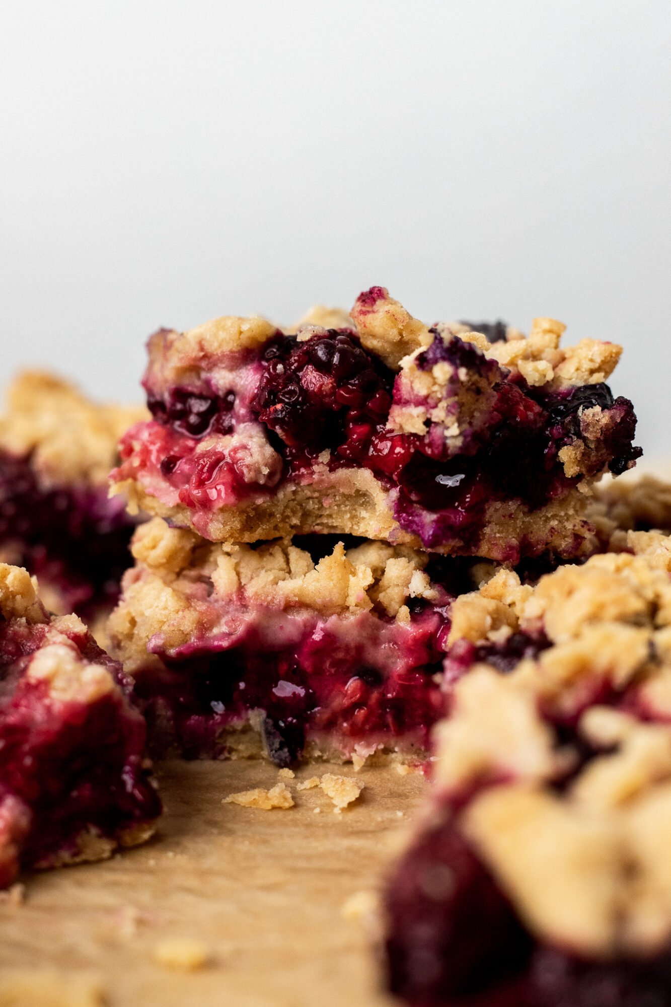 Quick & Easy Triple Berry Crumble Bars (Gluten Free) The Banana Diaries