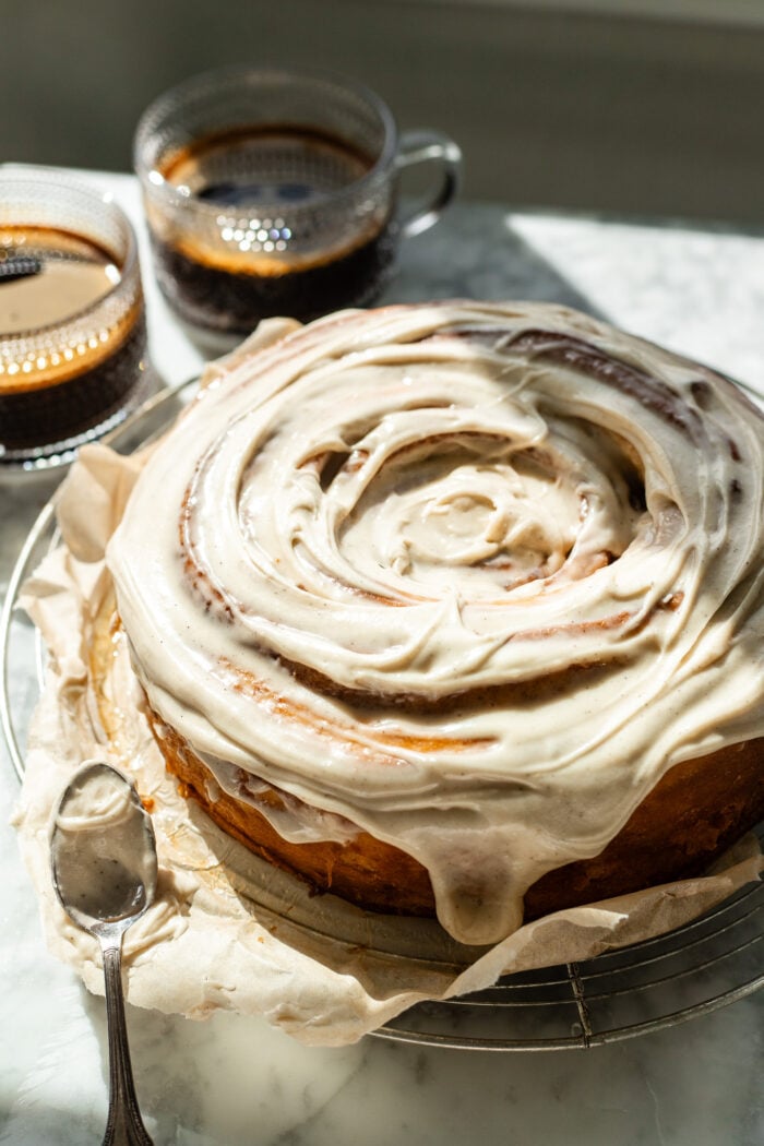frosted cinnamon roll cake