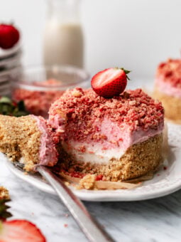 strawberry crunch cheesecake on a plate