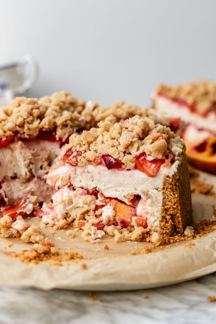 sliced cheesecake
