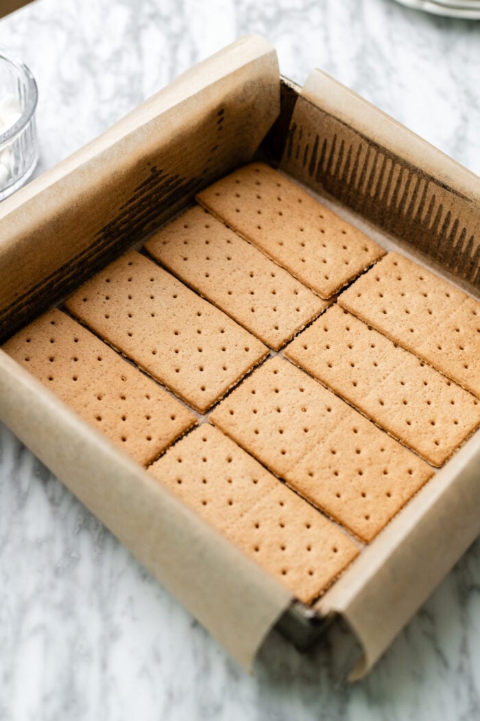 layering the graham crackers