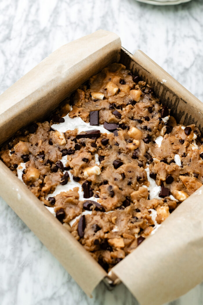 assembling the s'mores cookie bars