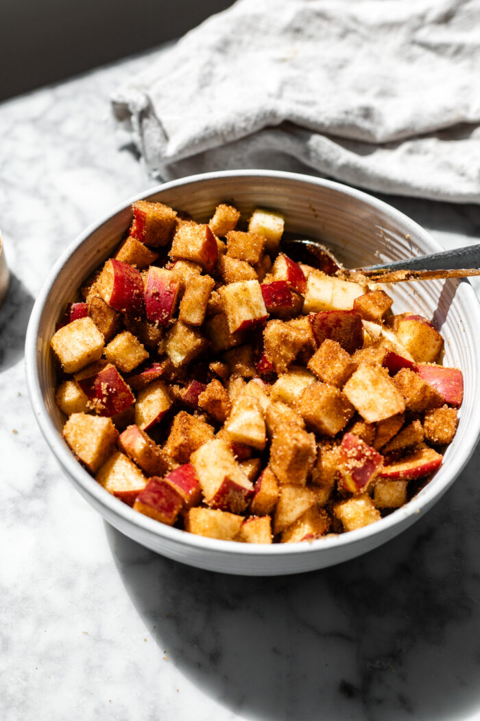 apples sliced in bowl