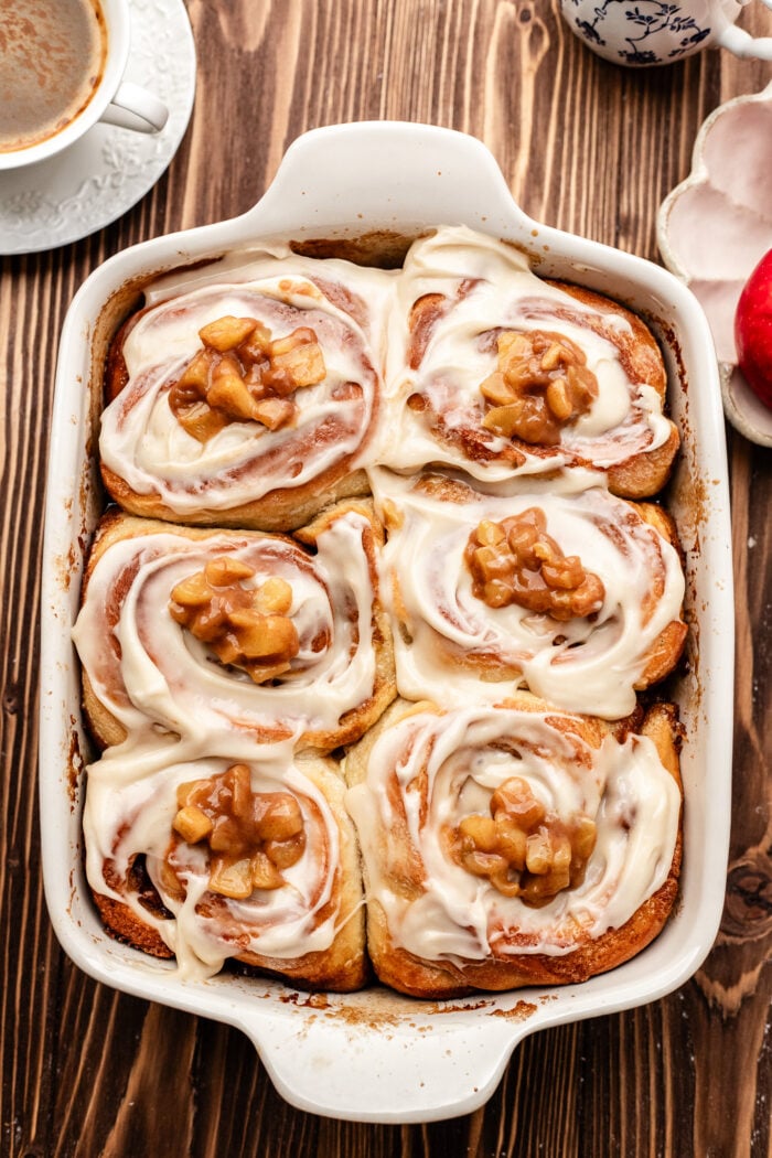 apple pie cinnamon rolls