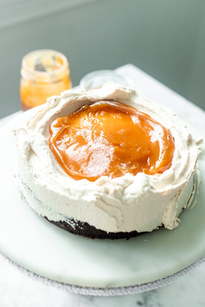 assembling the chocolate caramel cake