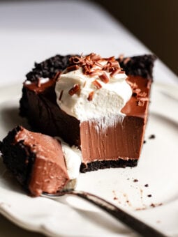 slice of no bake chocolate cream pie