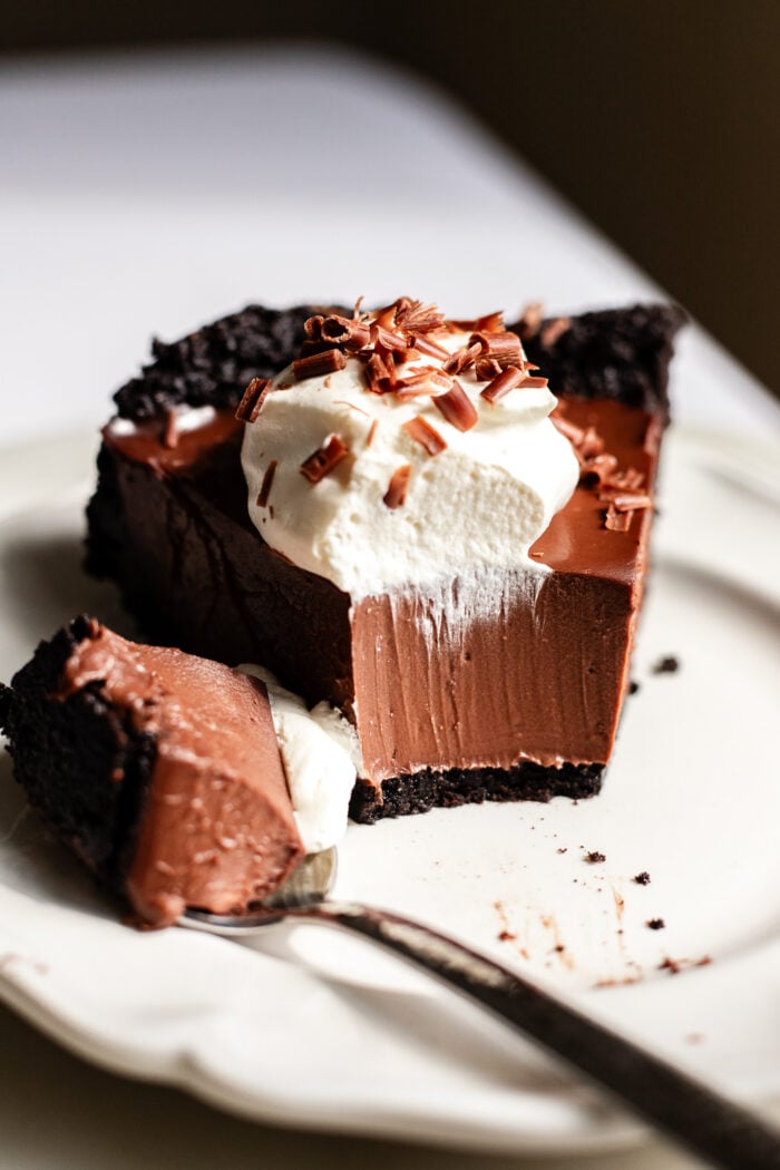 slice of no bake chocolate cream pie