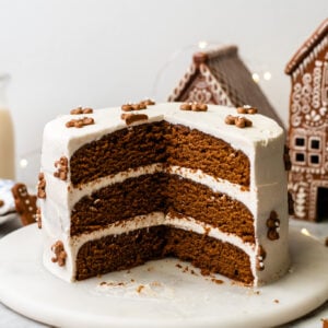 sliced gingerbread cake