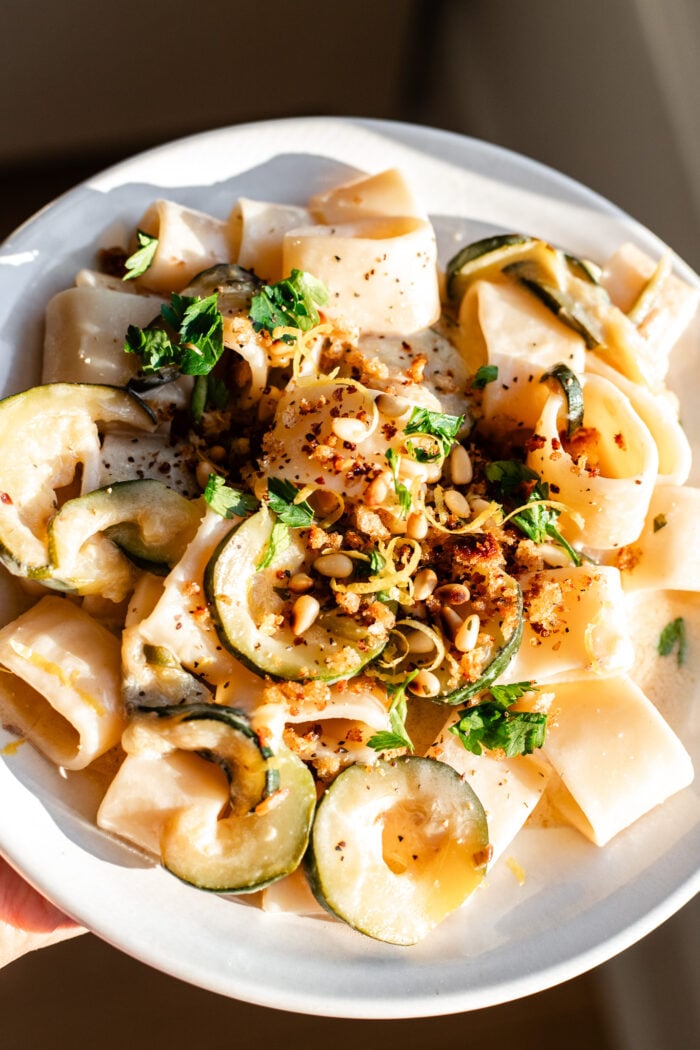 close up of vegan lemon zucchini pasta