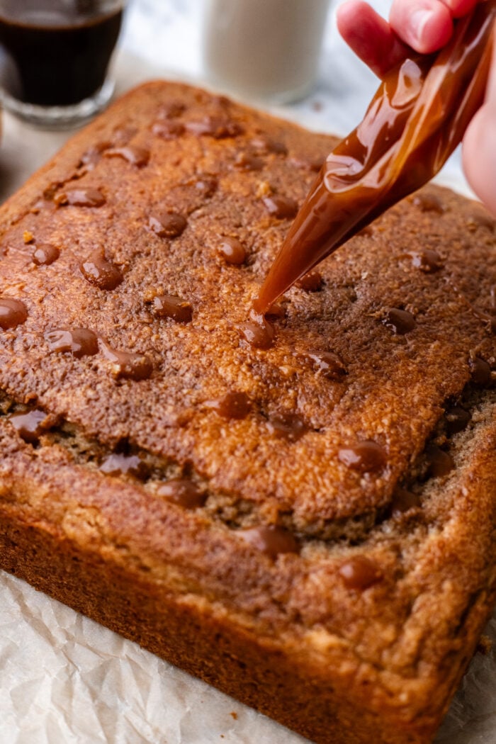 filling the cake with caramel